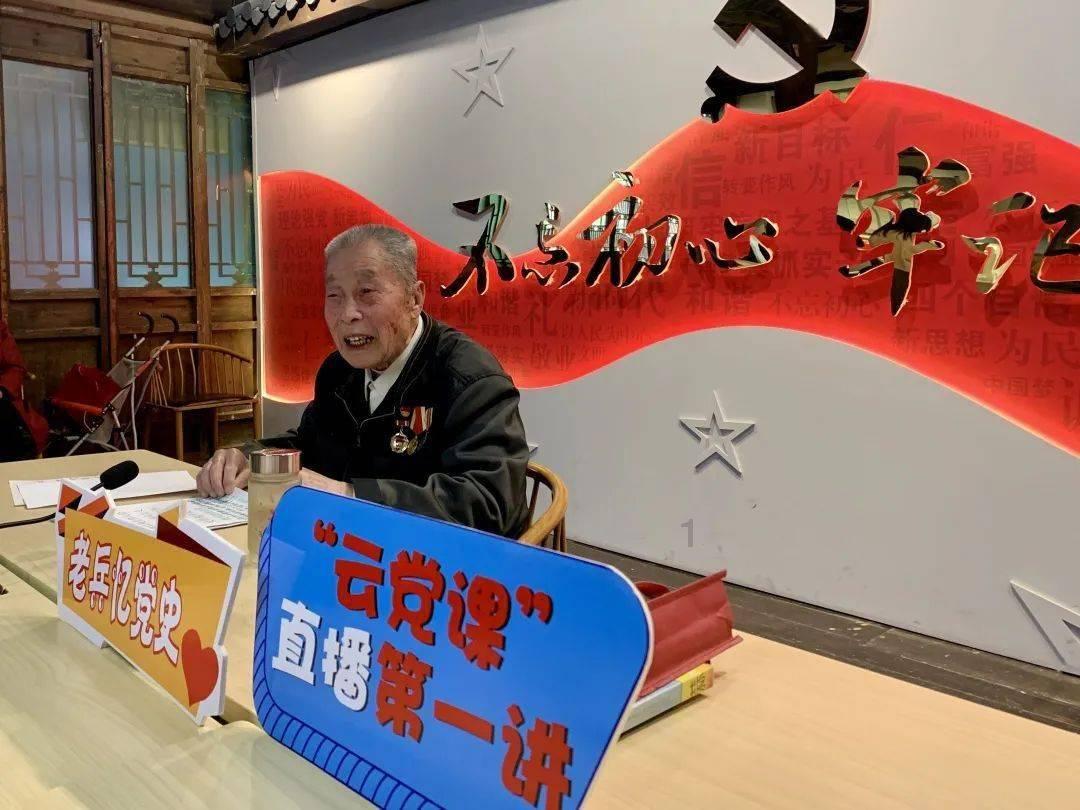 铁笼中的小鹿逃脱